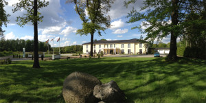 Luksusowy hotel "Afican Sky" w Werlte. Tam nasi radni, wraz z burmistrzem i starostą medytowali do późnej nocy o ważnych sprawach mieszkańców. 