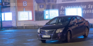 Samochód służbowy Burmistrza 25.11.2014 r. godz. 17:26 na parkingu pod sklepem "Jasam"