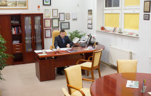 Burmistrz Miasta Lidzbarka Warmińskiego, pan Jacek Wiśniowski w swoim gabinecie