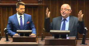 Posłowie naszej ziemi, od lewej Cieśliński Piotr, Sycz Miron