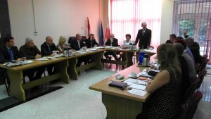Moment głosowania Rady Miasta Lidzbark Warmiński w spawie rozebrania pomnika wdzięczności Armii Radzieckiej