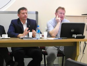 Posiedzenie komisji rady Miasta Lidzbark Warmiński. Od lewej Burmistrz Miasta, dr inż. Arch. Tomasz Ołdytowski 