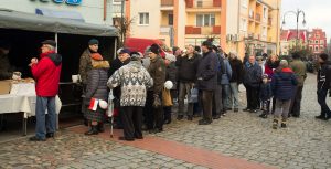 Tuż przed 15.00, grochówka sponsorowana przez Burmistrza Miasta